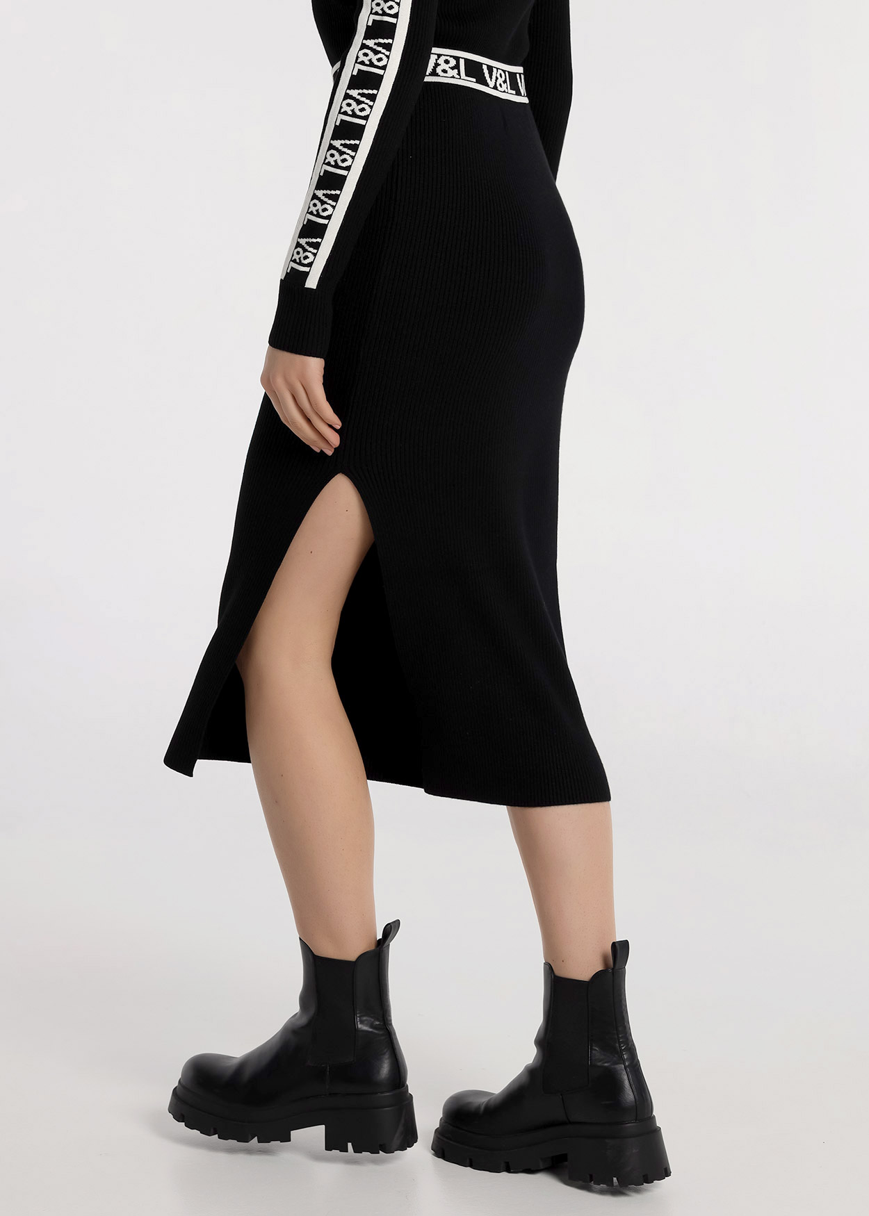 Saia Midi Senhora Preto