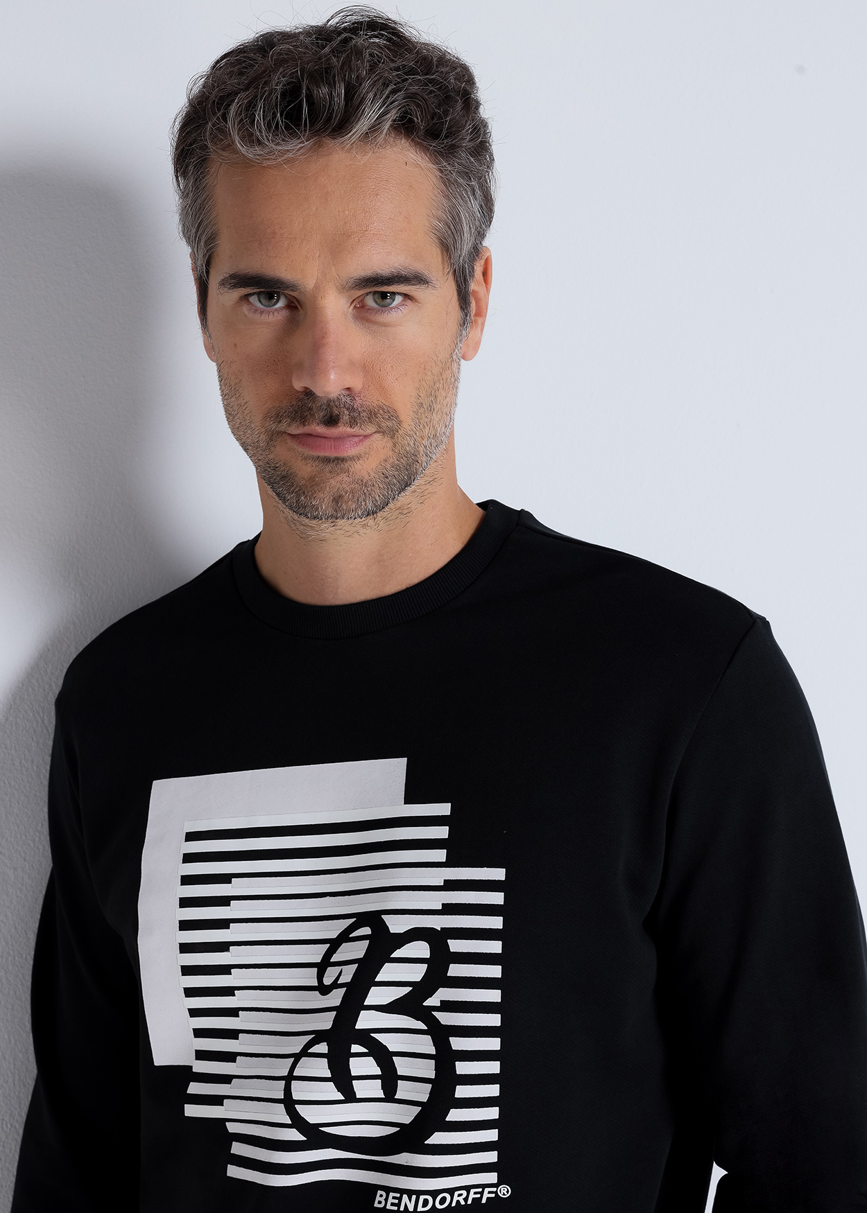 Sweatshirt com Gola Redonda Preto