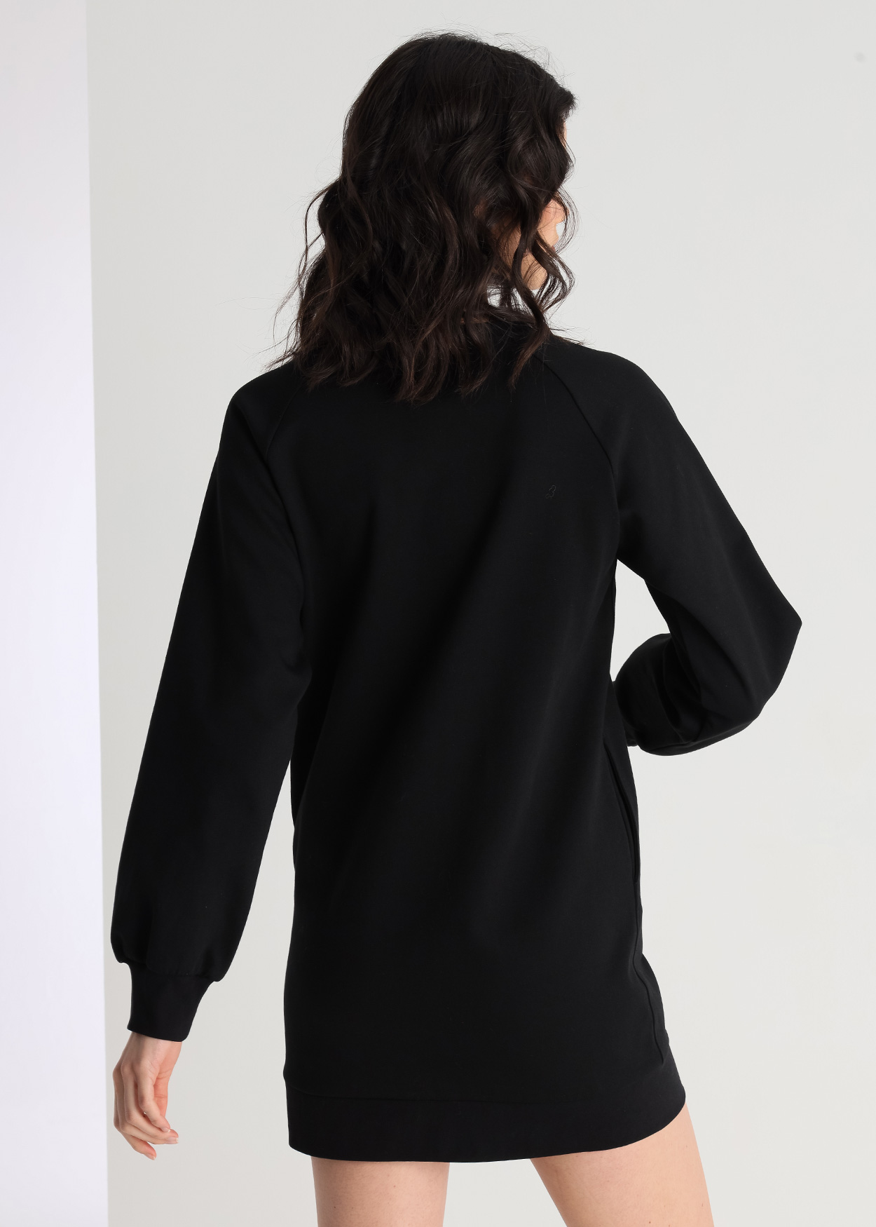 Vestido Curto Senhora Preto