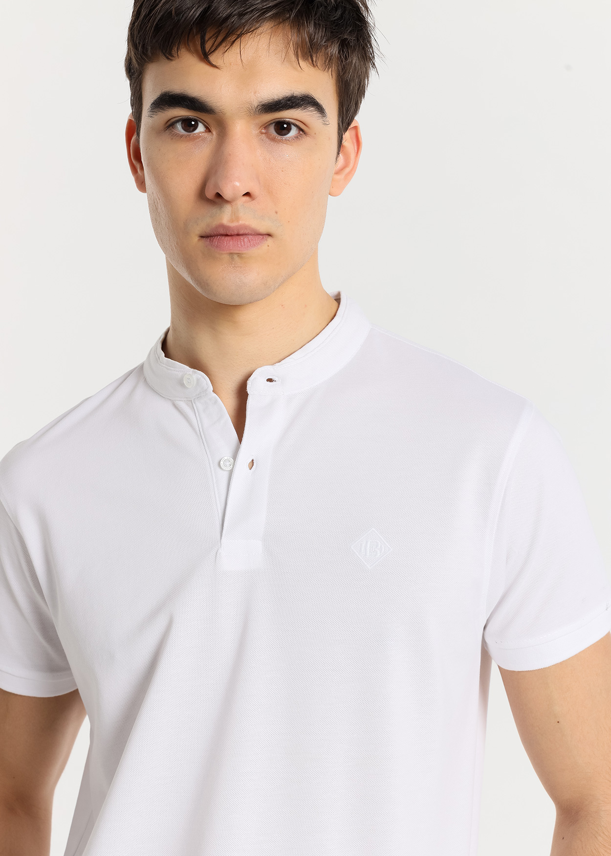 Pólo clássico de manga curta com gola mandarim Branco