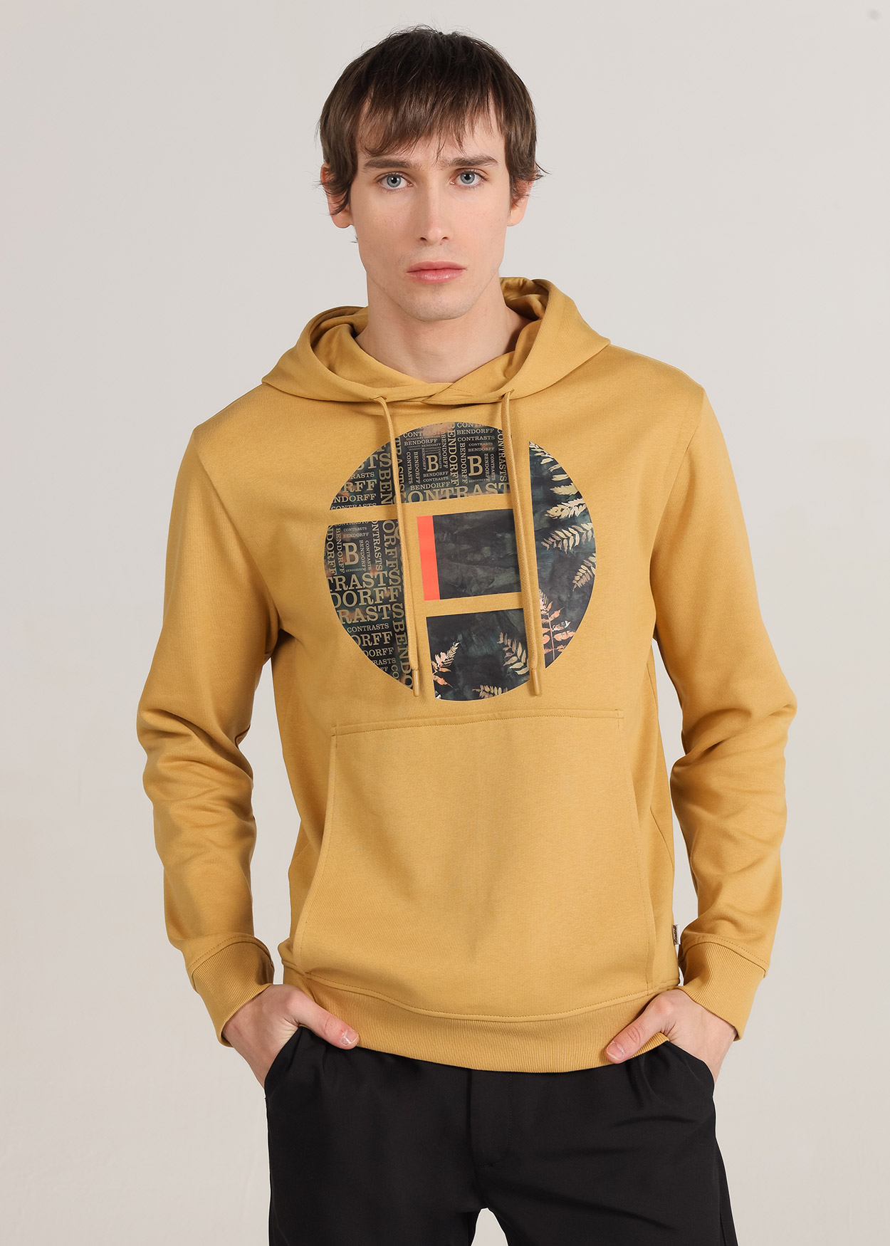 Sweatshirt com Capuz Castanho