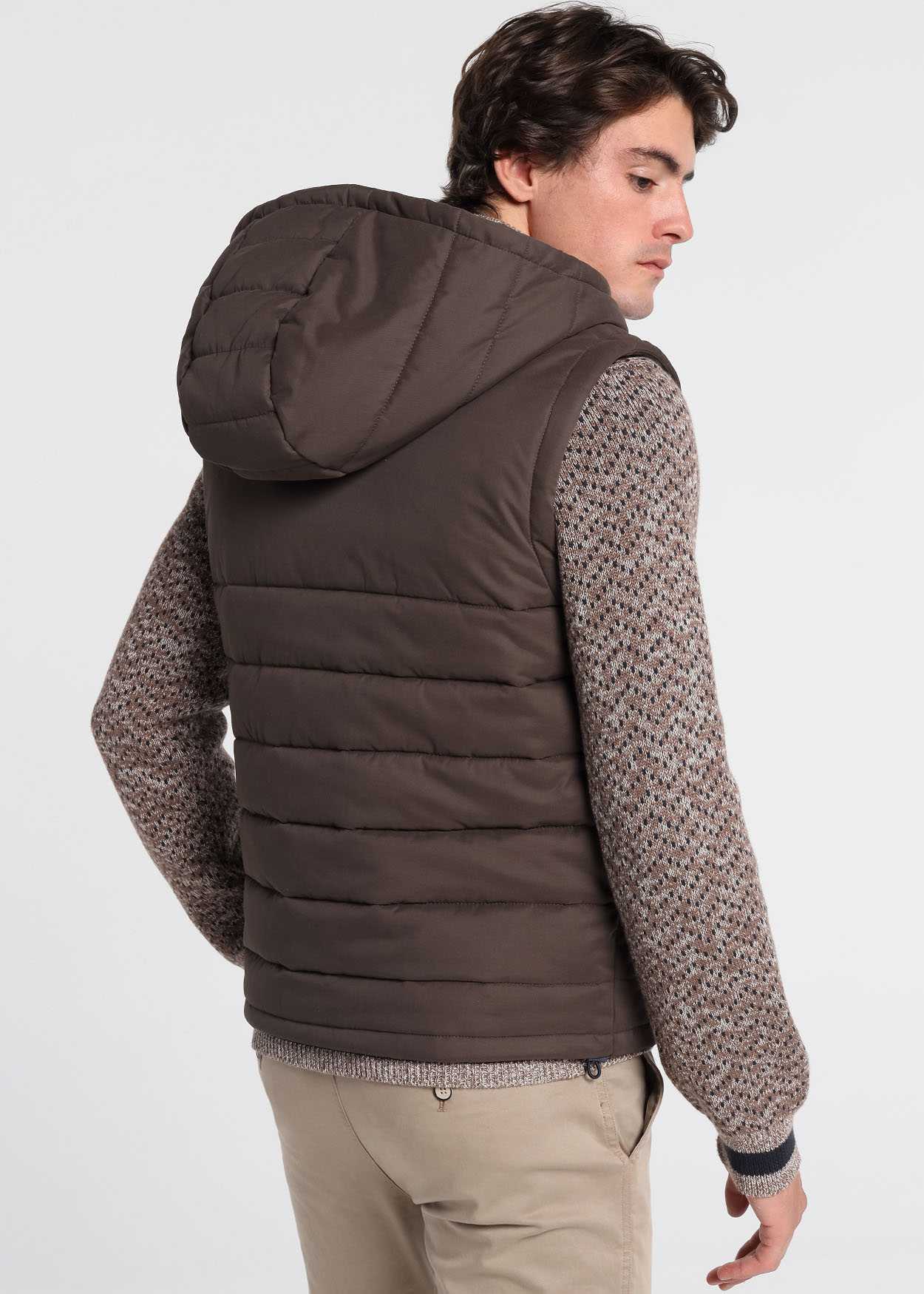 Colete acolchoado com capuz Castanho