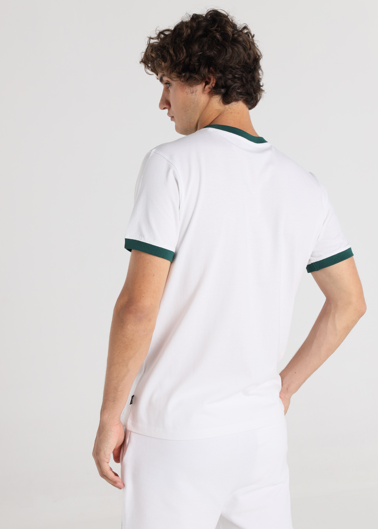 T-Shirt Gráfica Triunfo 62 Homem Branco