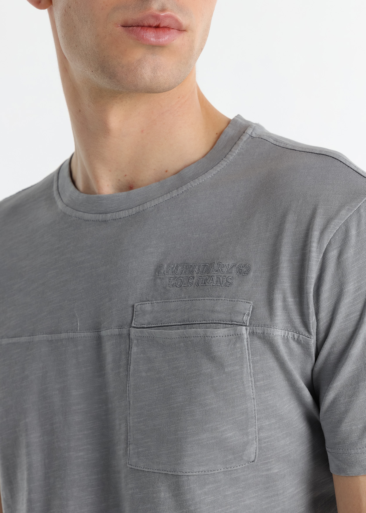 T-Shirt com bolso Homem Cinzento