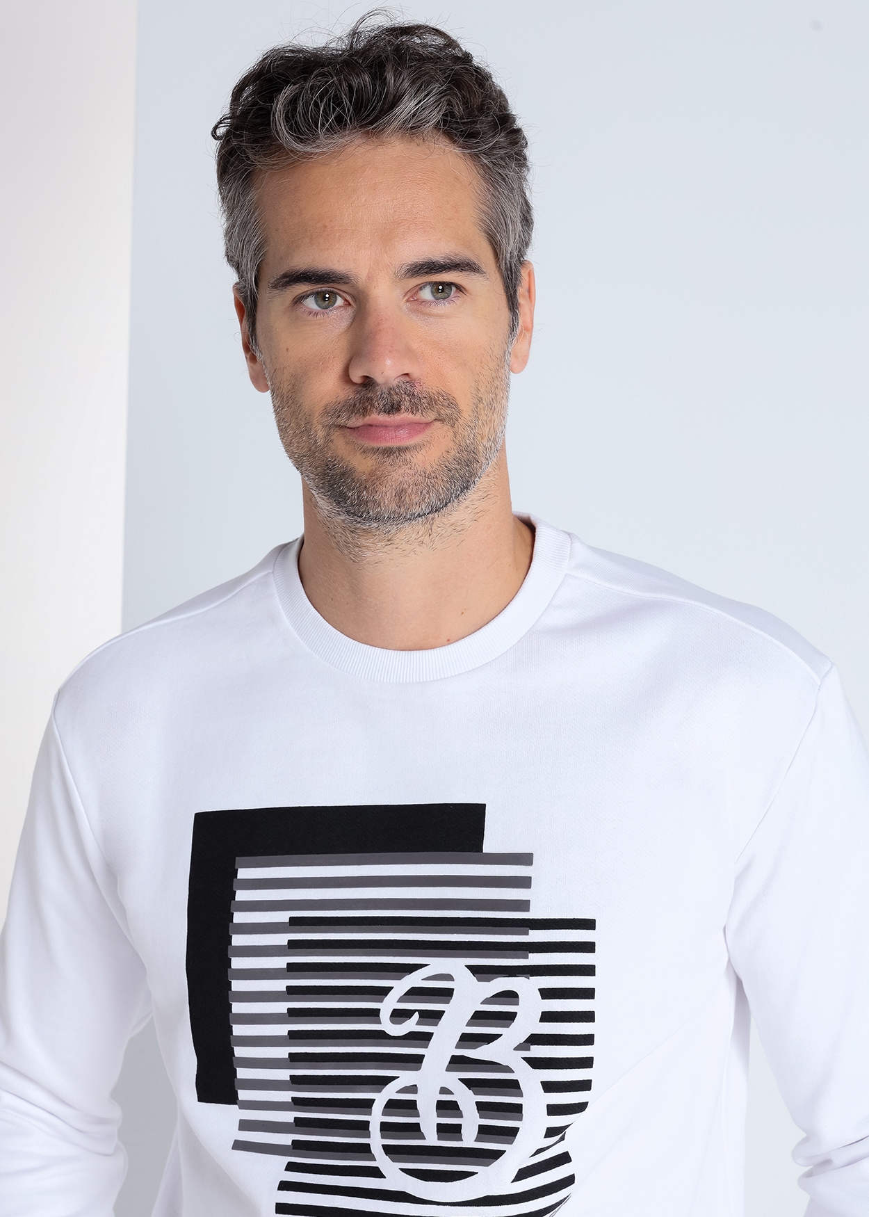 Sweatshirt com Gola Redonda Branco