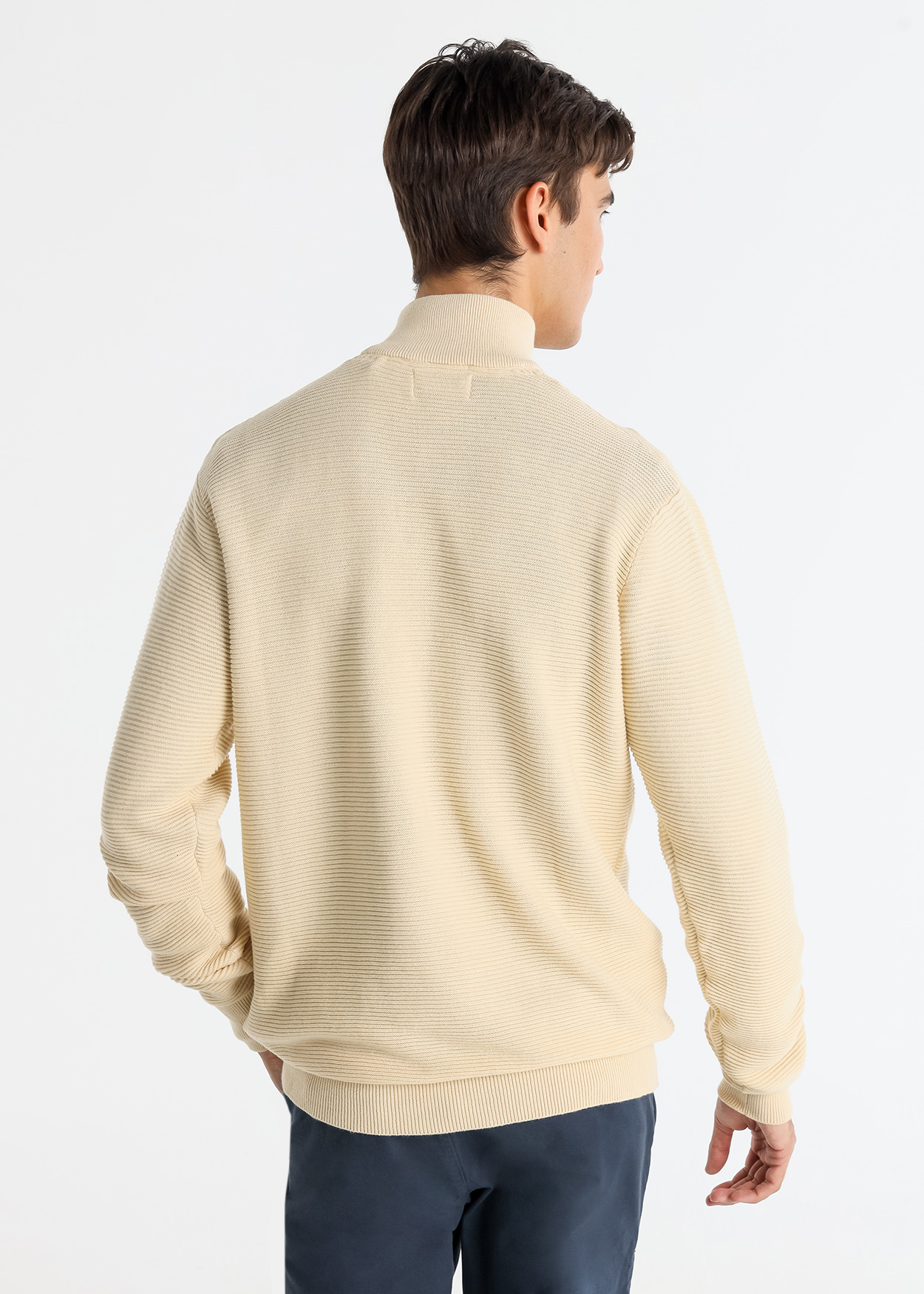 Camisola de malha texturizada com gola redonda e zíper Bege