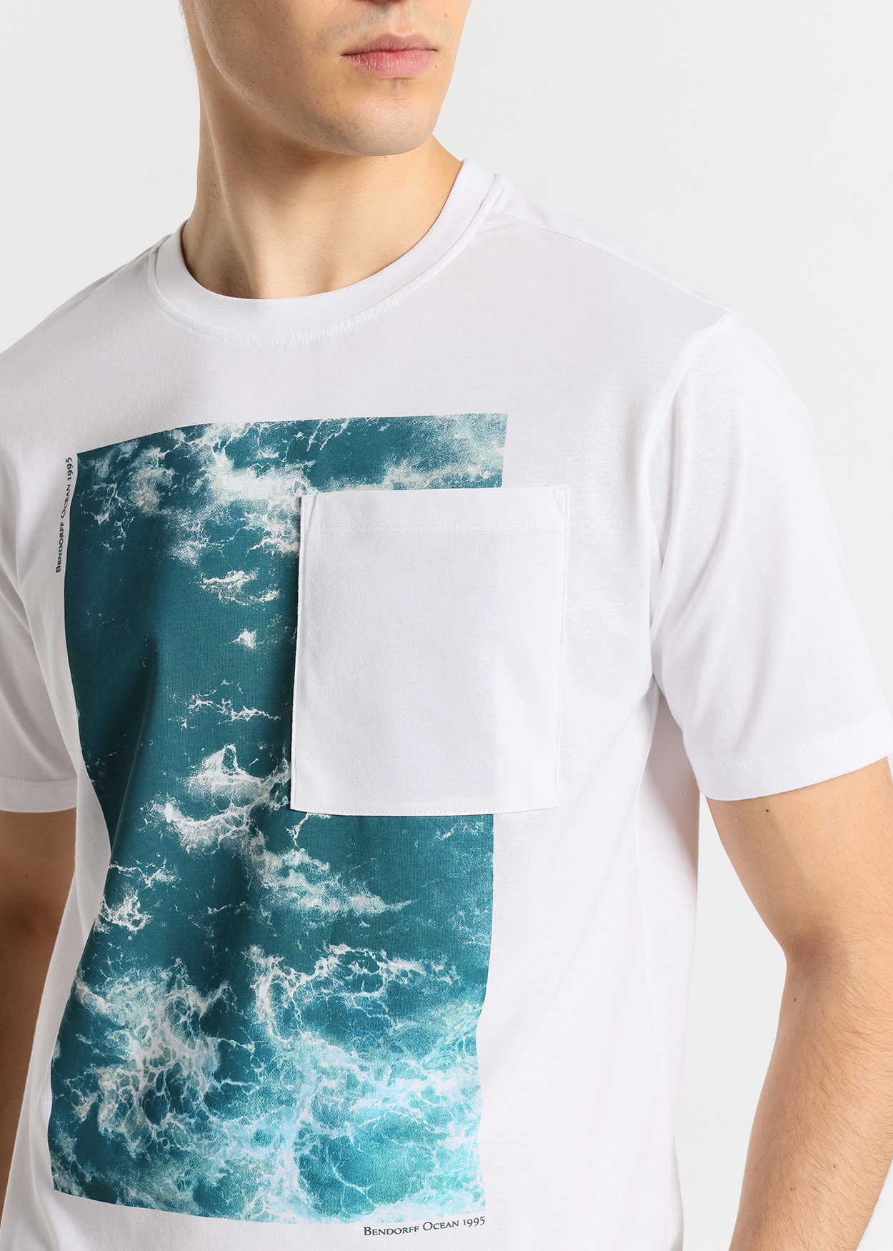 T-Shirt do oceano e bolso Branco