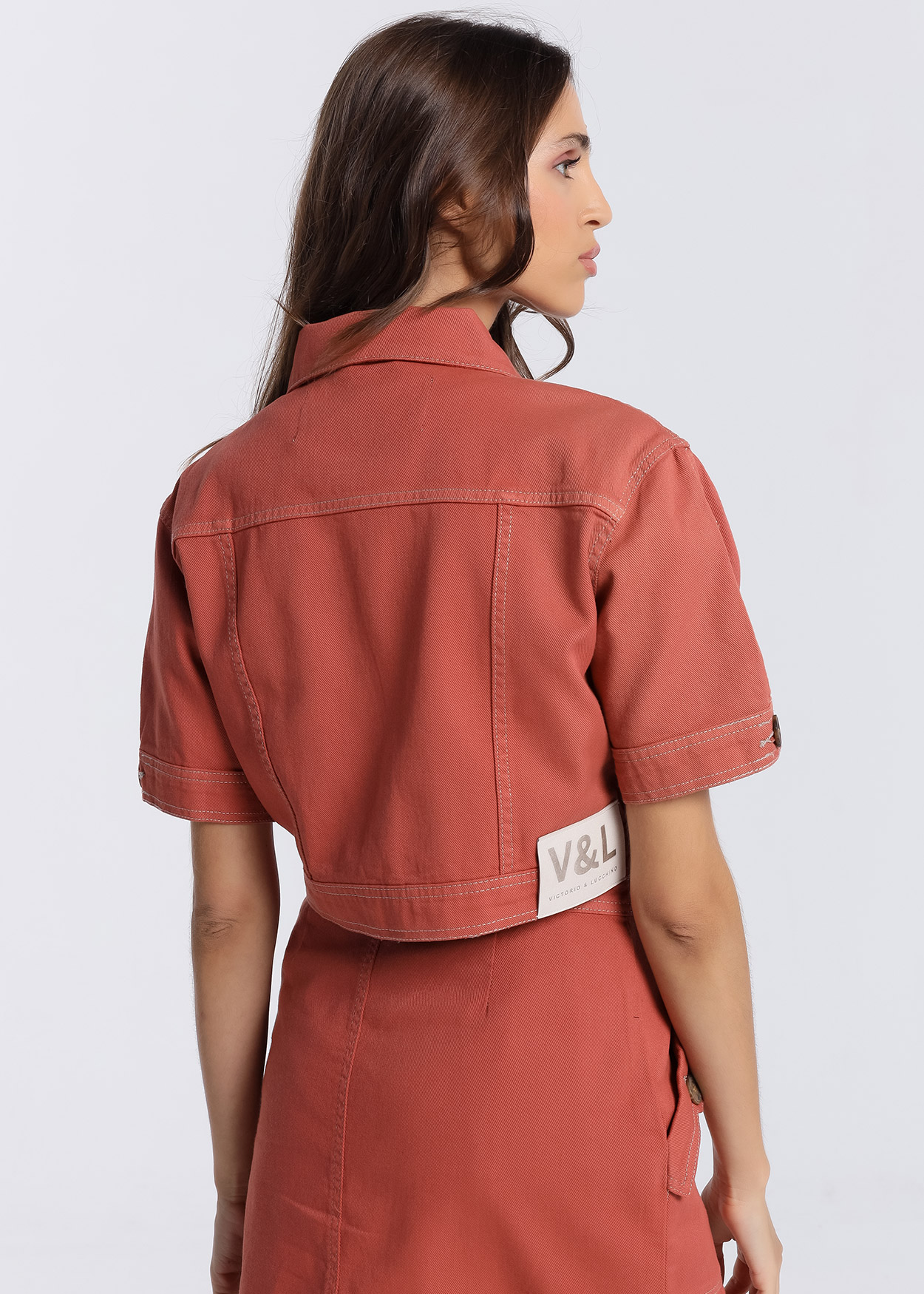 Casaco cropped Senhora Castanho