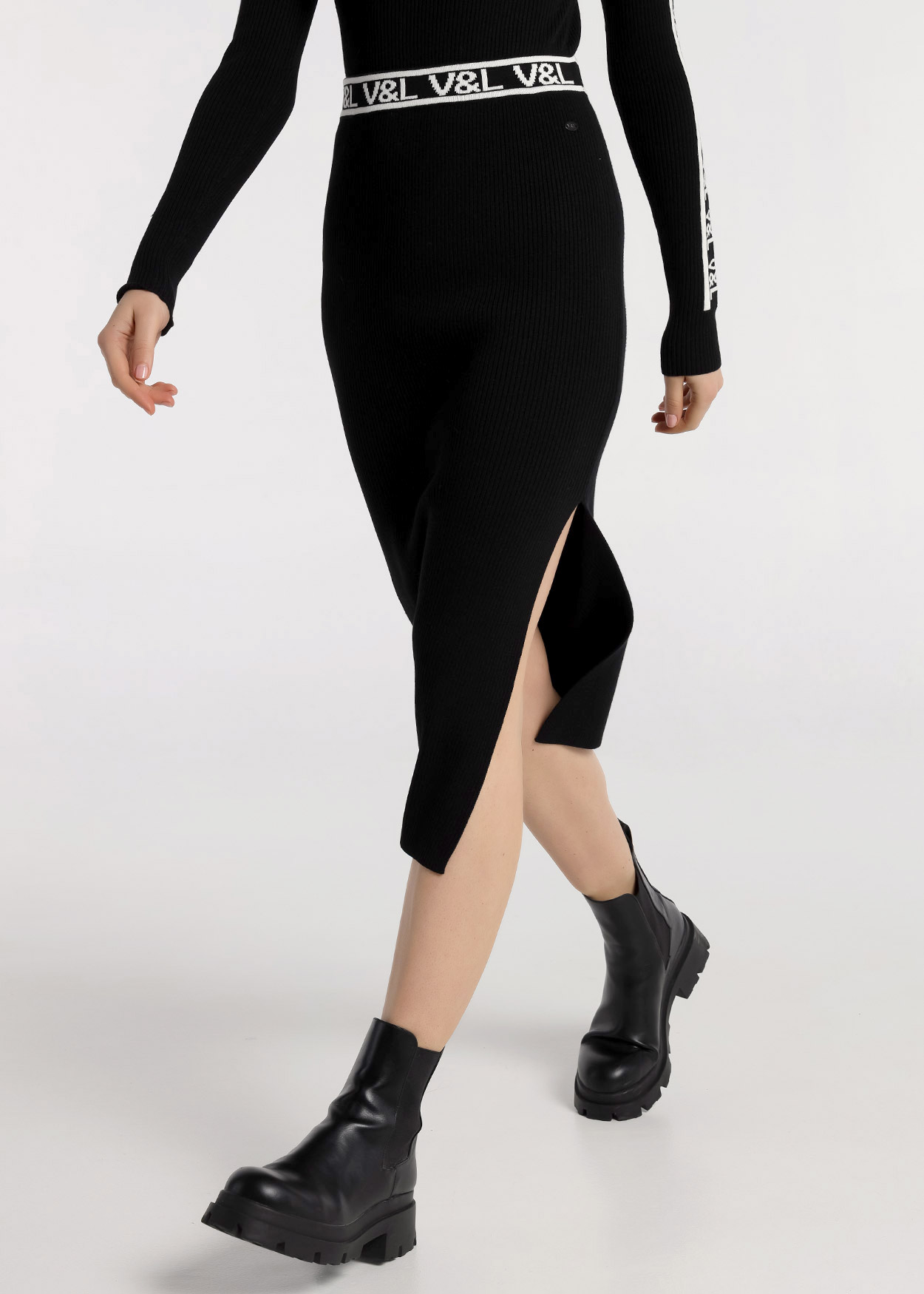 Saia Midi Senhora Preto