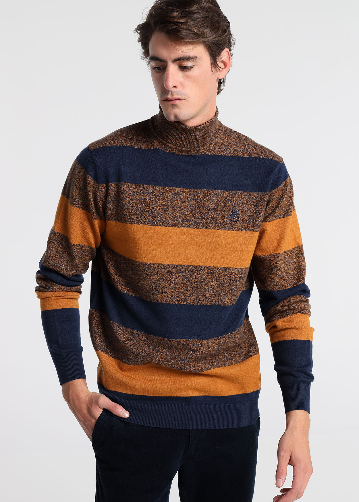 Camisola de gola alta com fios torcidos Castanho