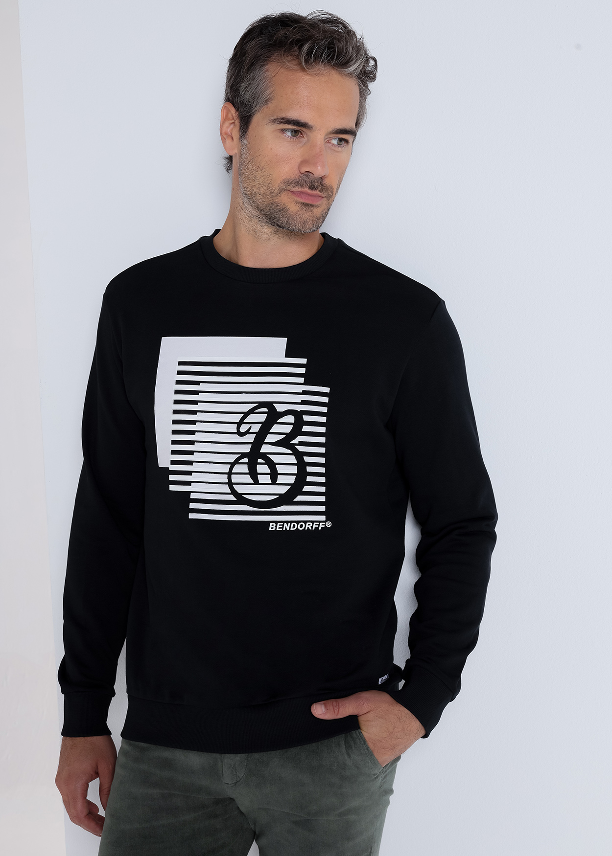 Sweatshirt com Gola Redonda Preto