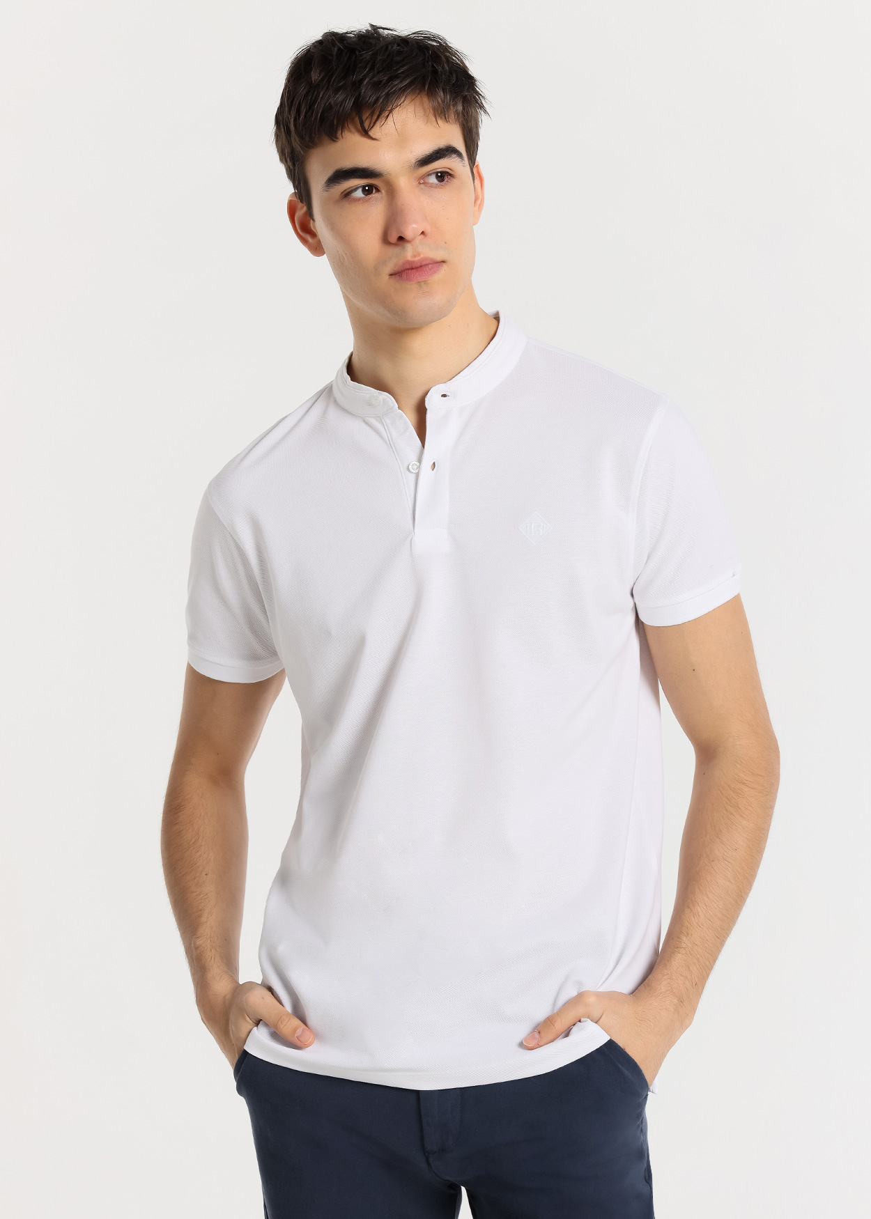 Pólo clássico de manga curta com gola mandarim Branco