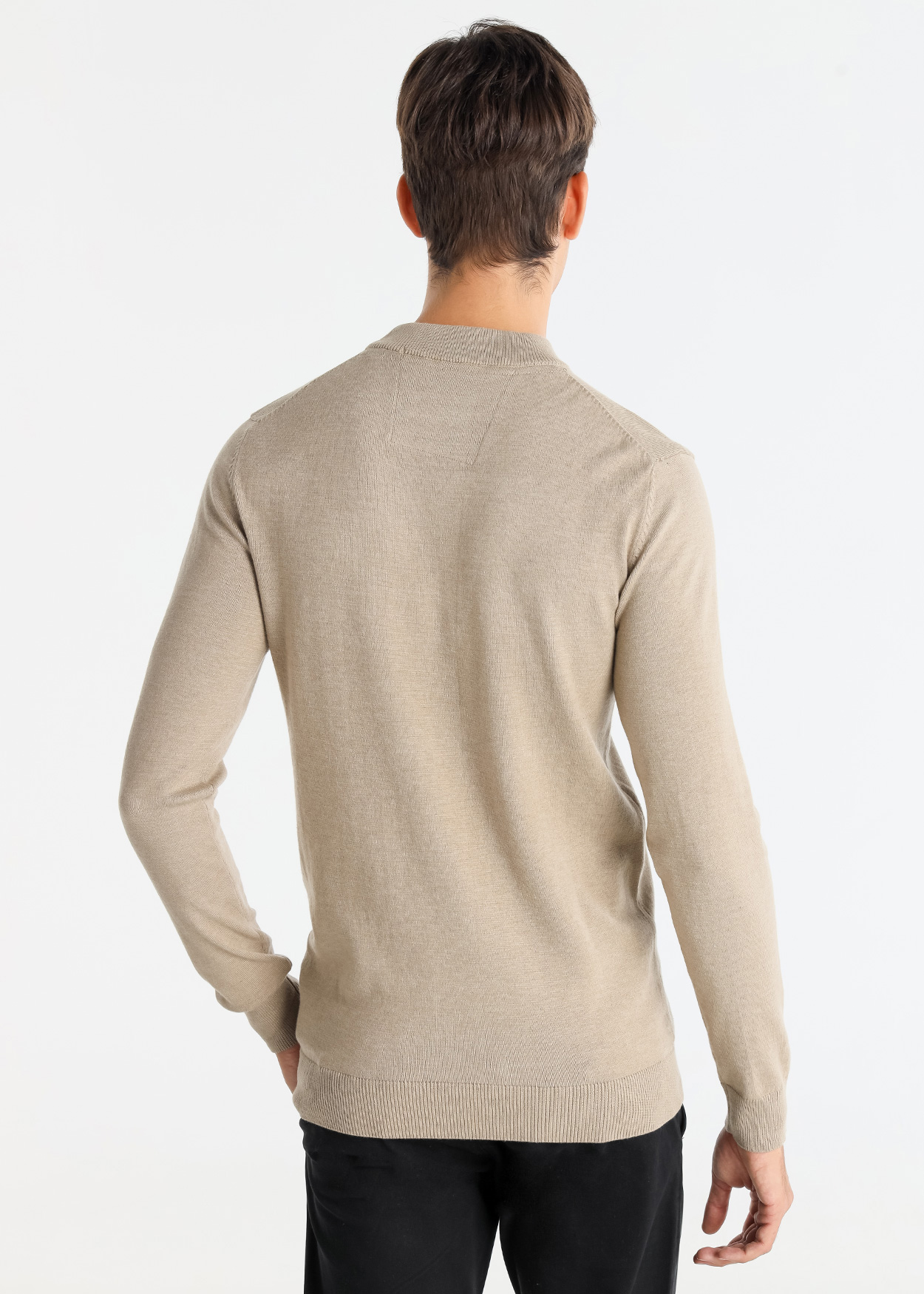 Camisola básica de gola alta em tricô Bege