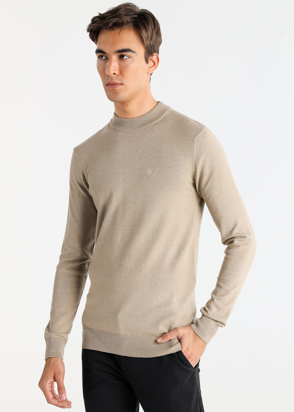 Camisola básica de gola alta em tricô Bege