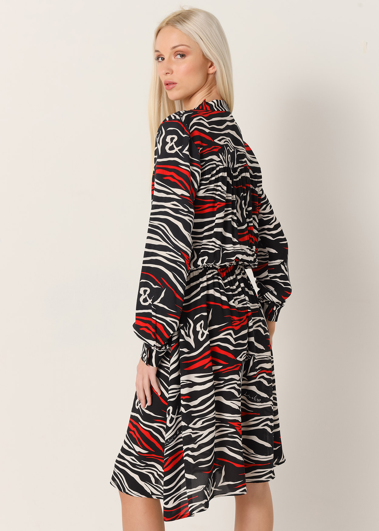 Vestido Curto Senhora Preto