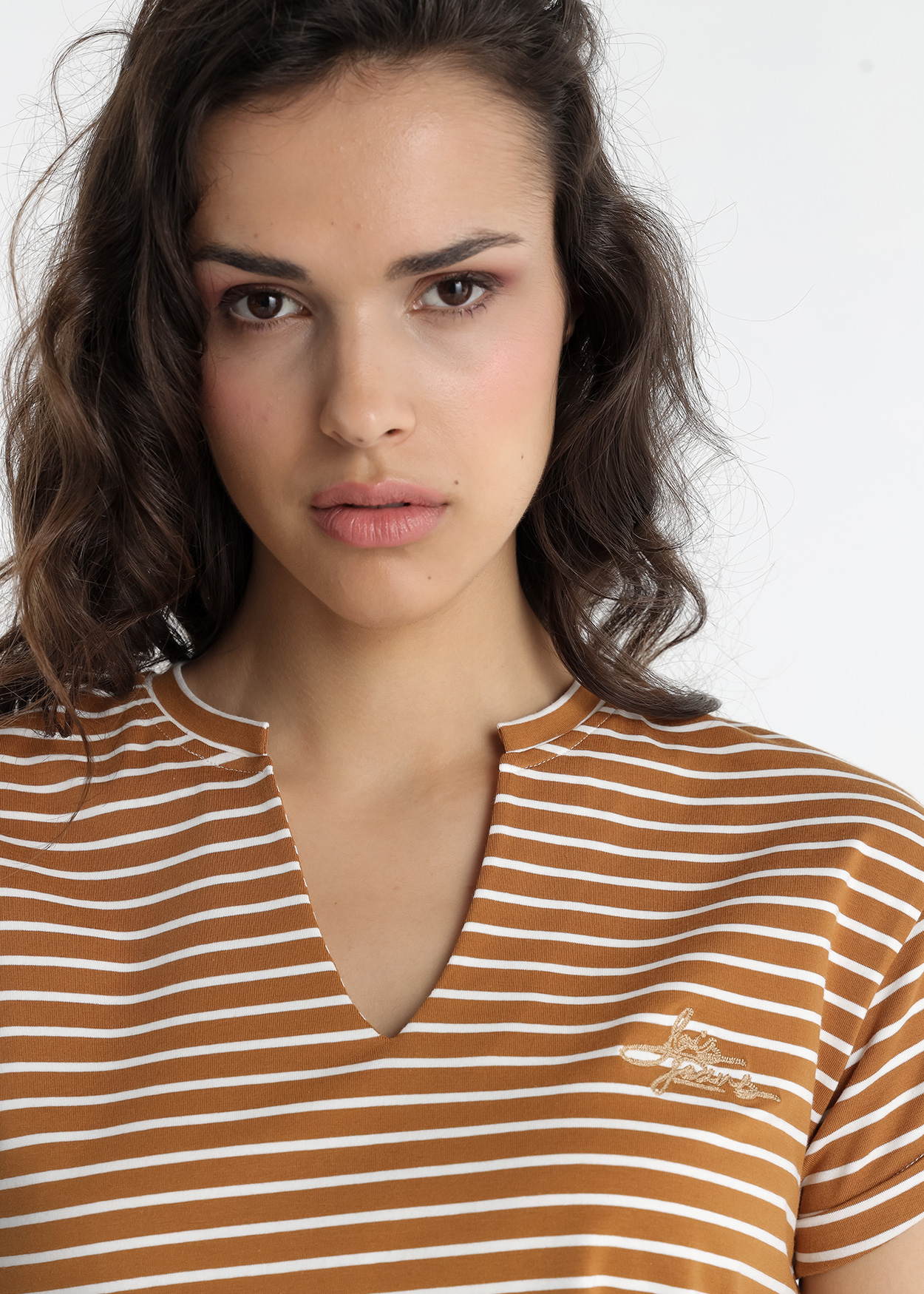 T-Shirt Senhora Castanho