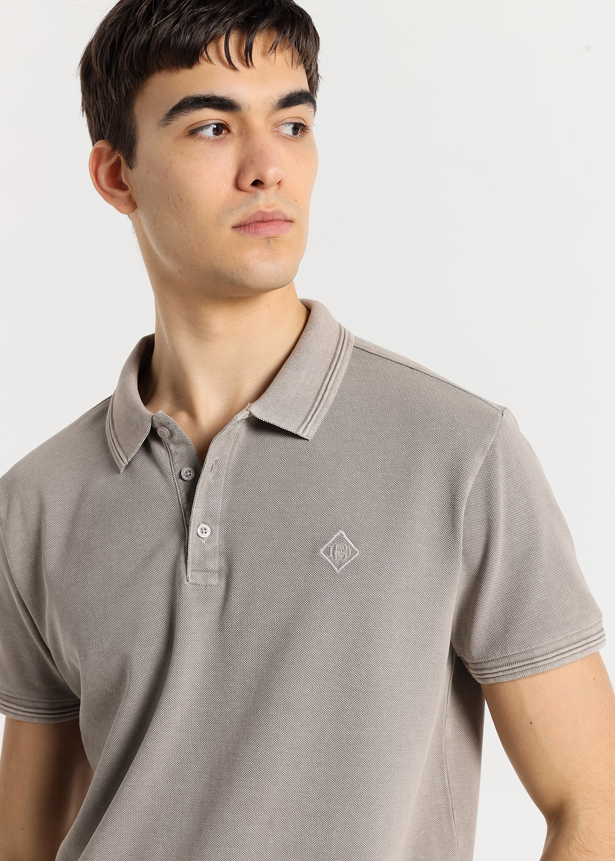 Pólo liso de manga curta com tingimento especial Cinzento