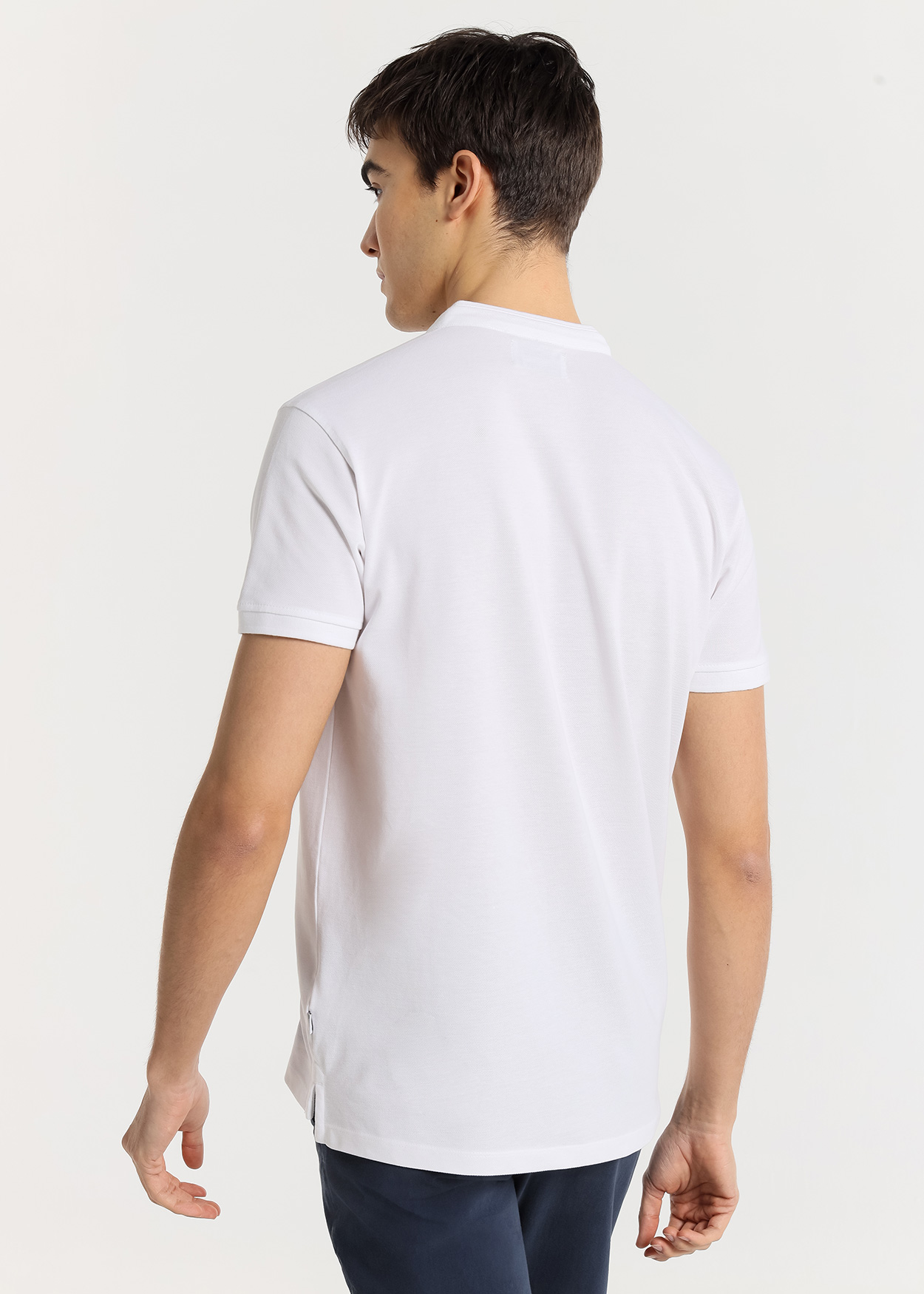 Pólo clássico de manga curta com gola mandarim Branco