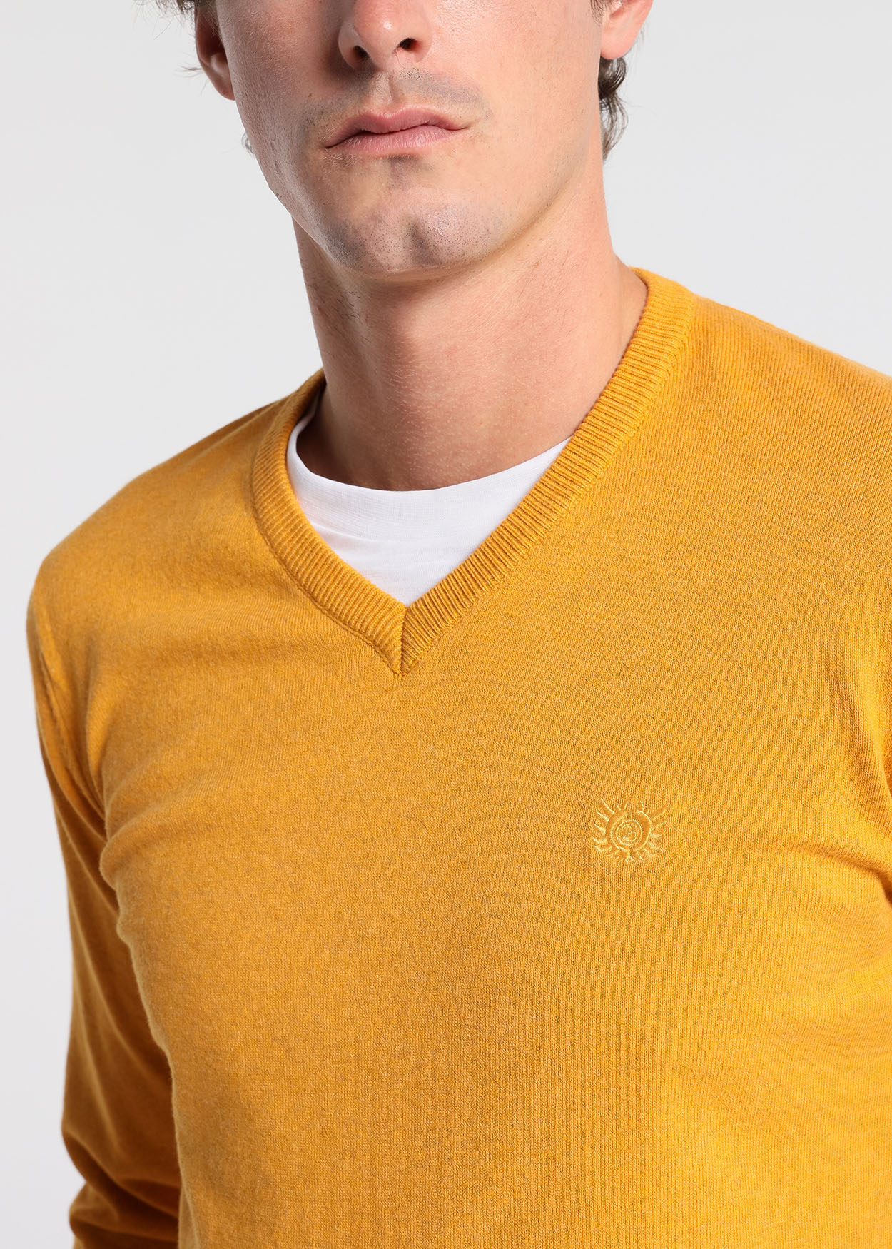 Camisola básica com decote em V Castanho