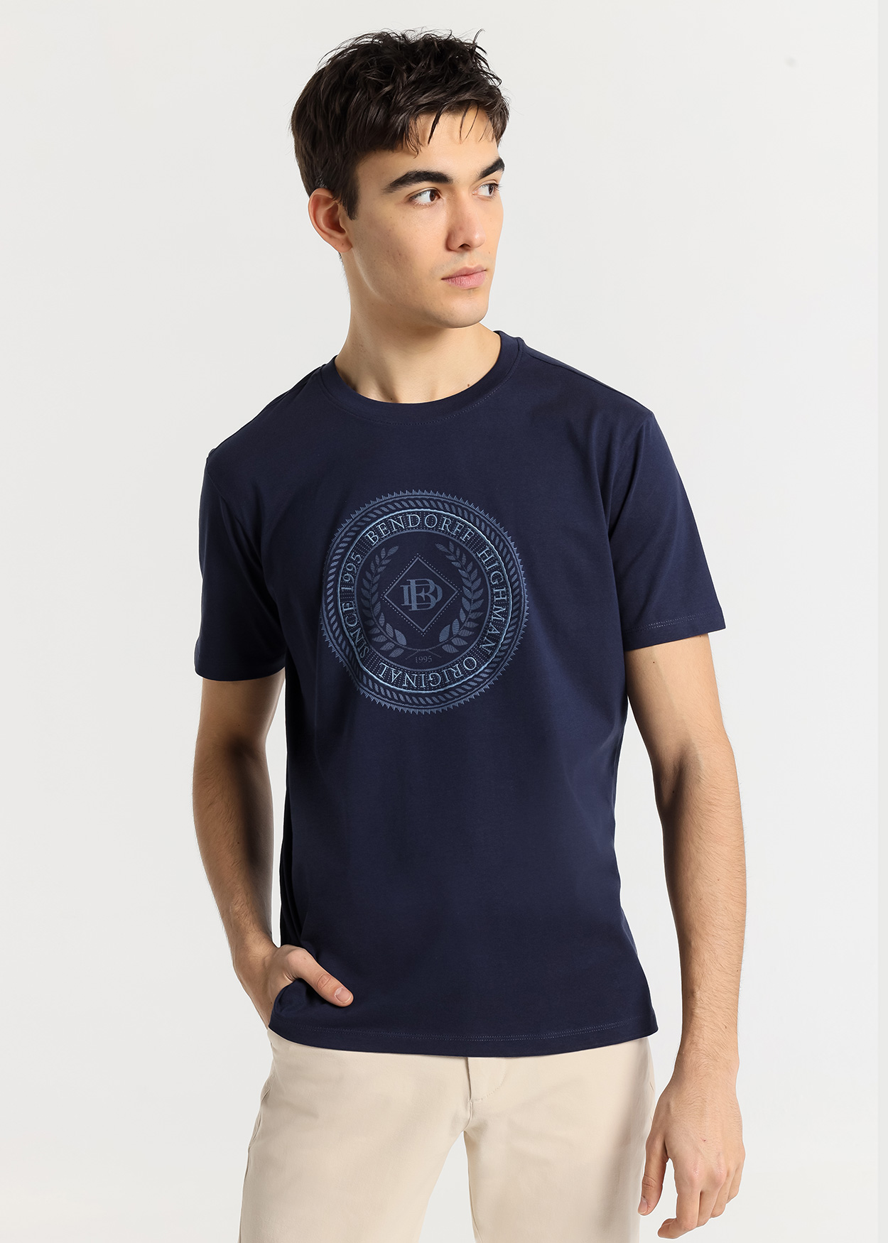 T-Shirt básica com logotipo bordado Azul
