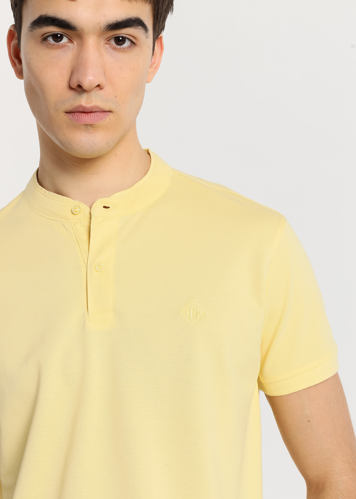 Pólo clássico de manga curta com gola mandarim Amarelo