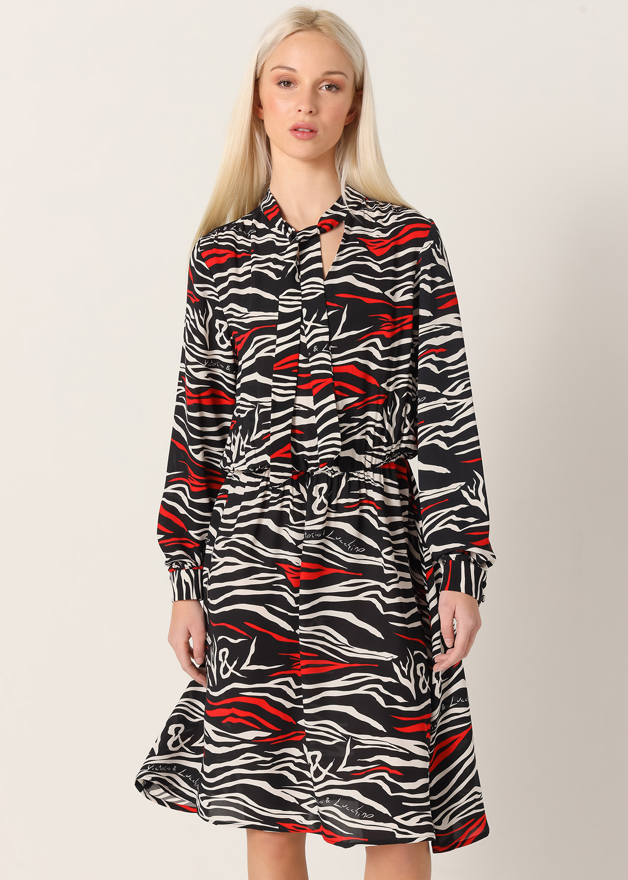 Vestido Curto Senhora Preto