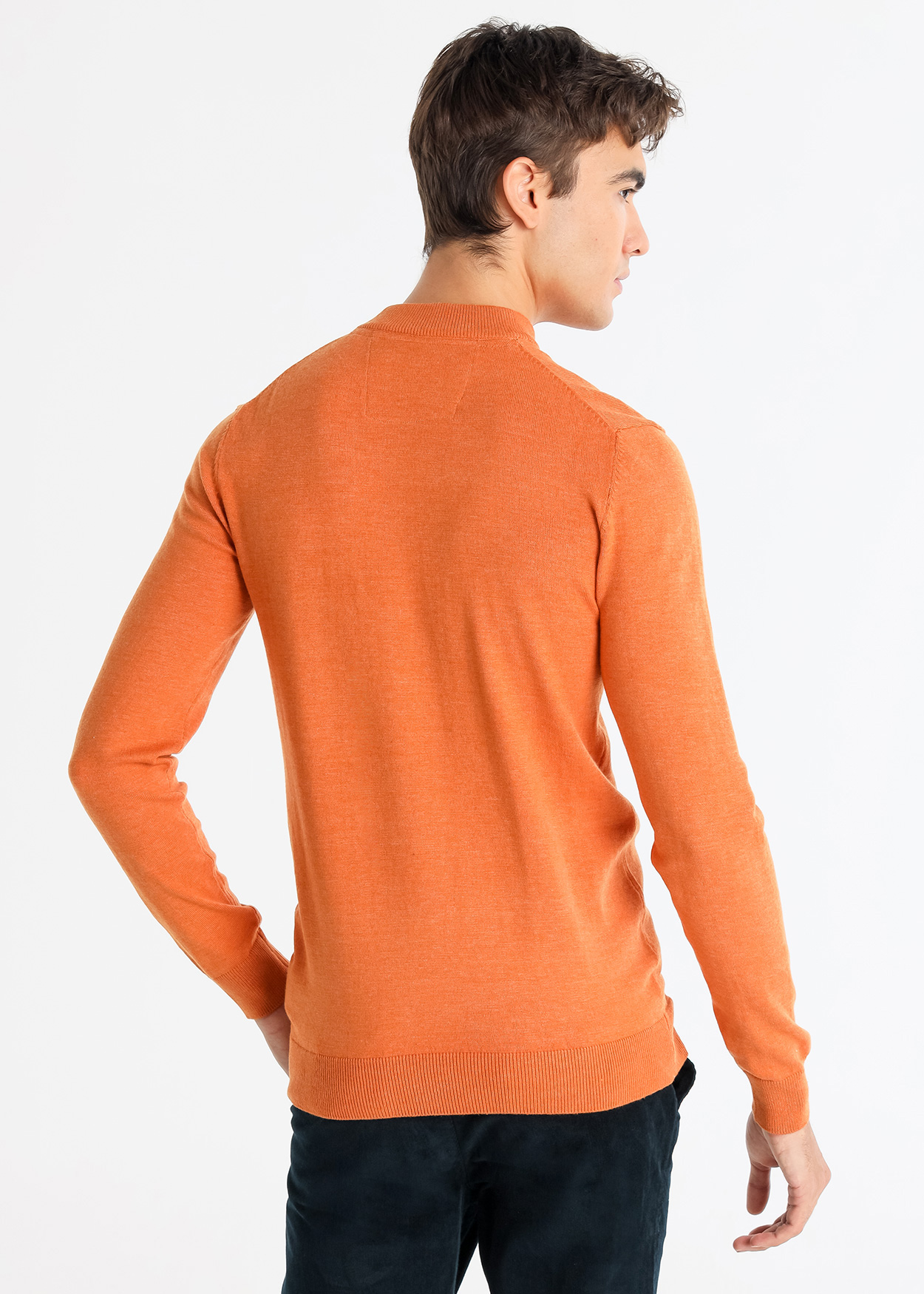 Camisola básica de gola alta em tricô Laranja