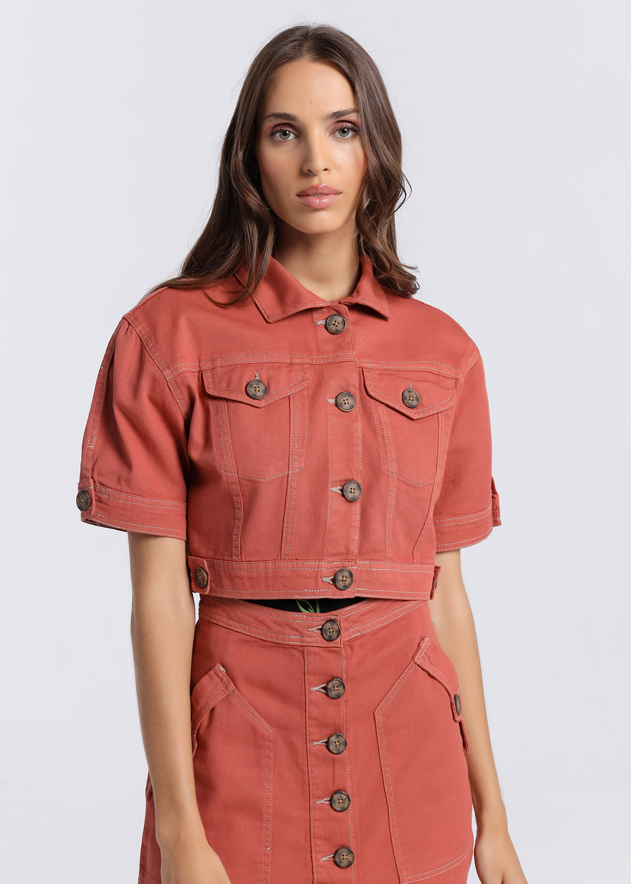 Casaco cropped Senhora Castanho