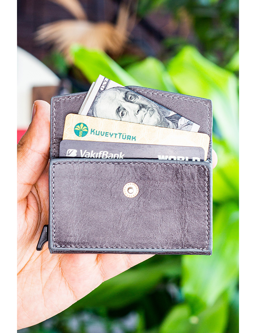 Porta-cartões Pera Castanho