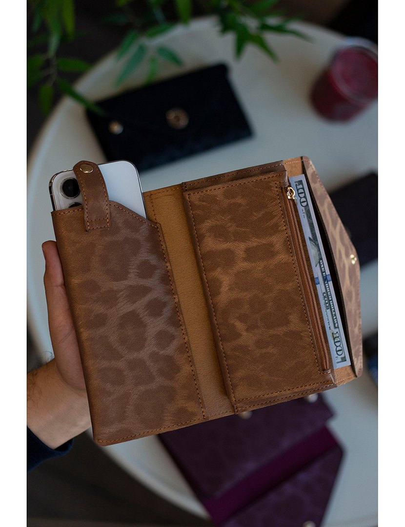 Carteira Senhora Envelope Dourado com Padrão Leopardo