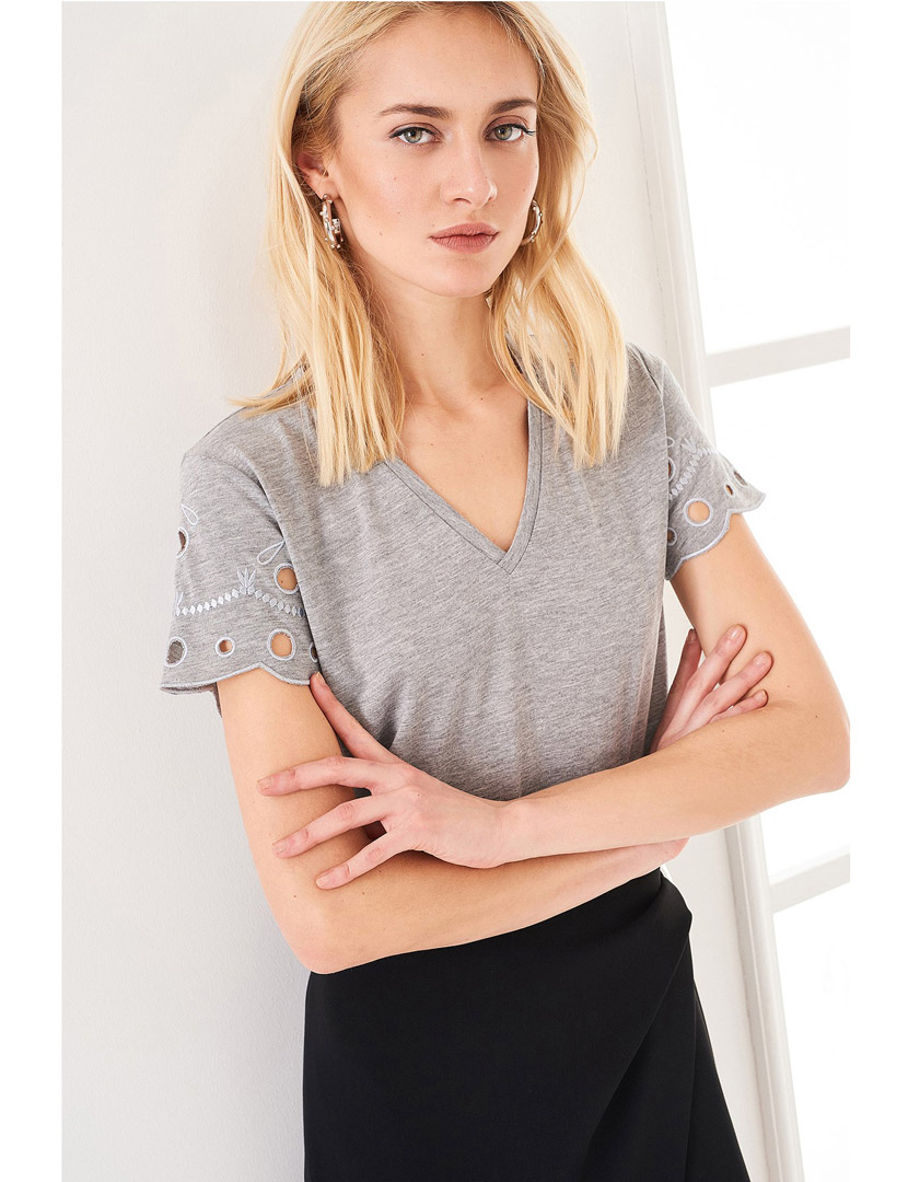 T-Shirt decote em V Cinza