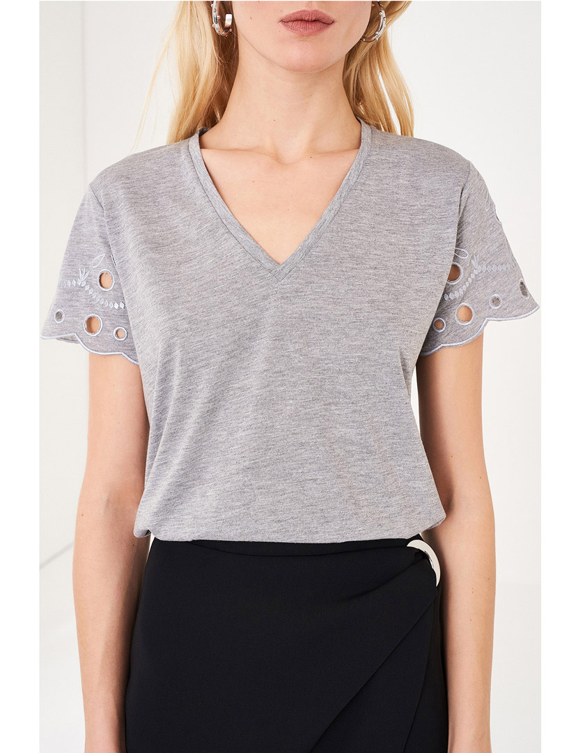 T-Shirt decote em V Cinza