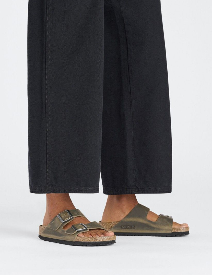 Sandálias Arizona Natural Leather Oiled Faded Khaki Estreito