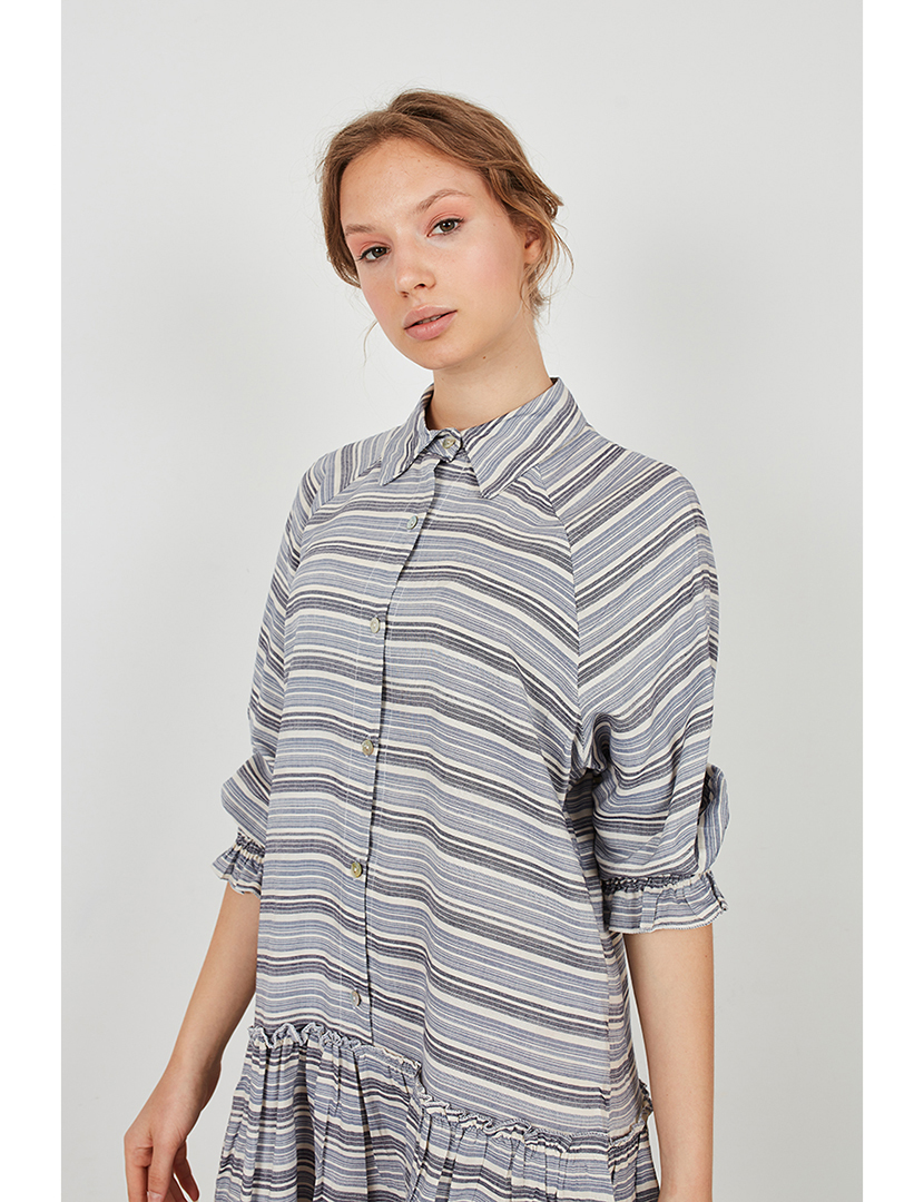 Vestido Curto Fluído Riscas Cinza